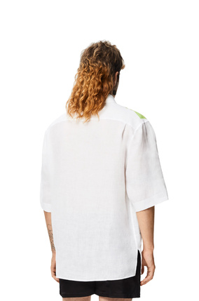 LOEWE Camisa de manga corta en lino con estampado de palmeras Blanco/Multicolor plp_rd