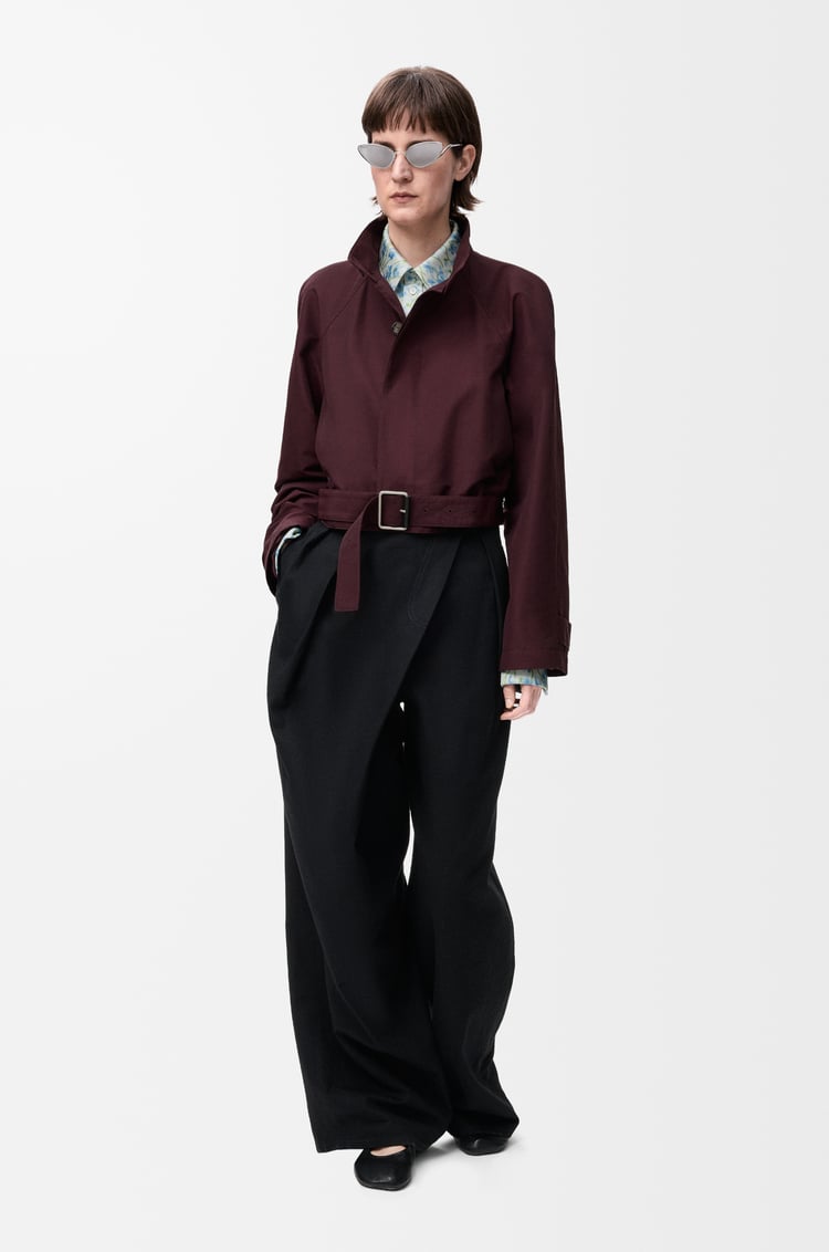 LOEWE Gabardina corta en mezcla de algodón Burdeos