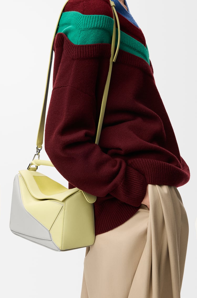 LOEWE Kleine Puzzle Tasche aus Nappa-Kalbsleder Blassgrau/Heller Citrin