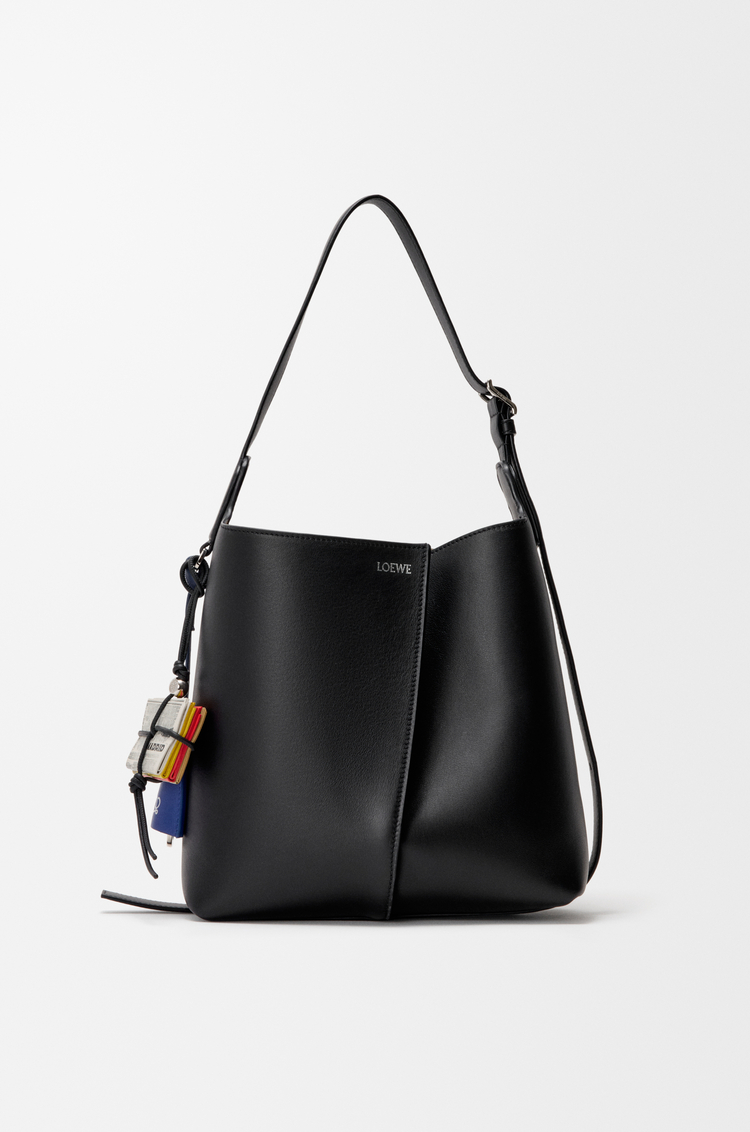 LOEWE Charm con forma de periódico en piel de ternera Multicolor