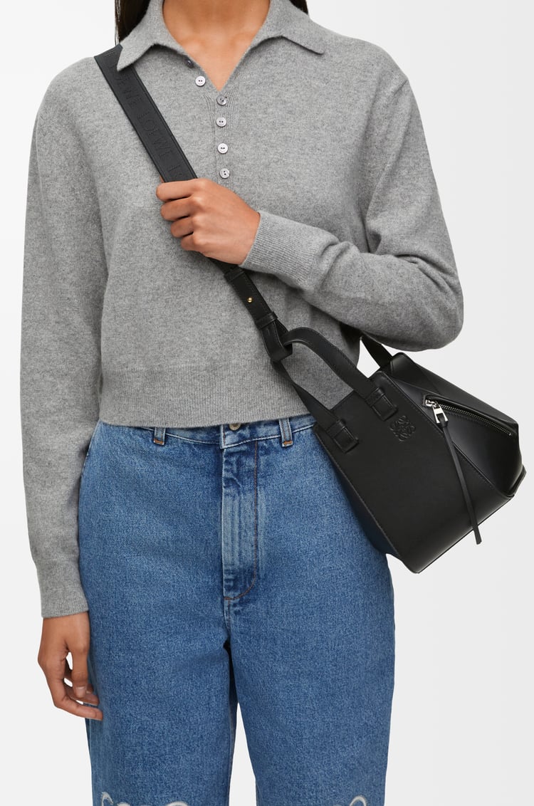 LOEWE Bolso Hammock Compact en piel de ternera Negro