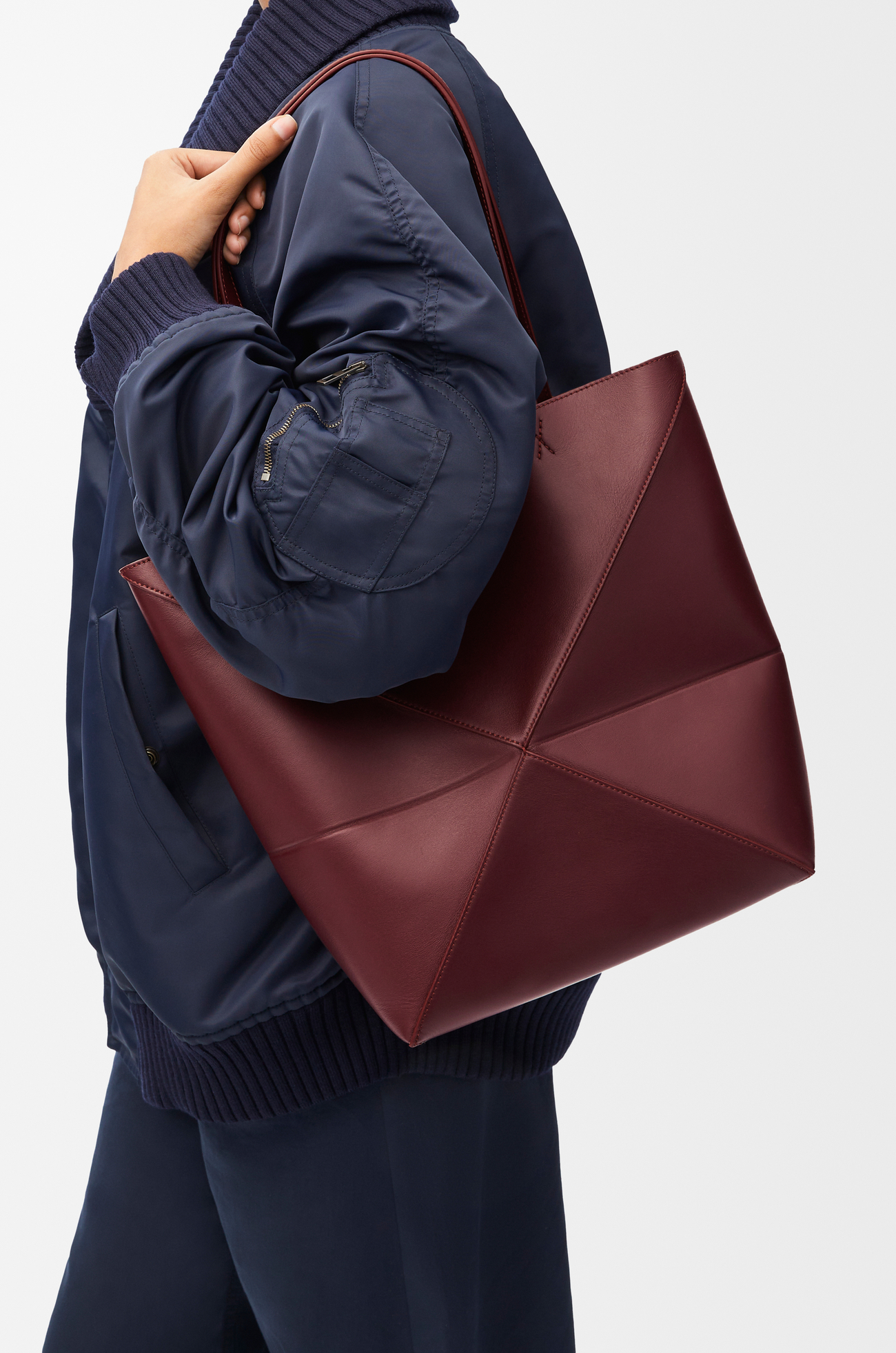LOEWE Bolso Puzzle Fold tote mediano en piel de ternera Burdeos Oscuro