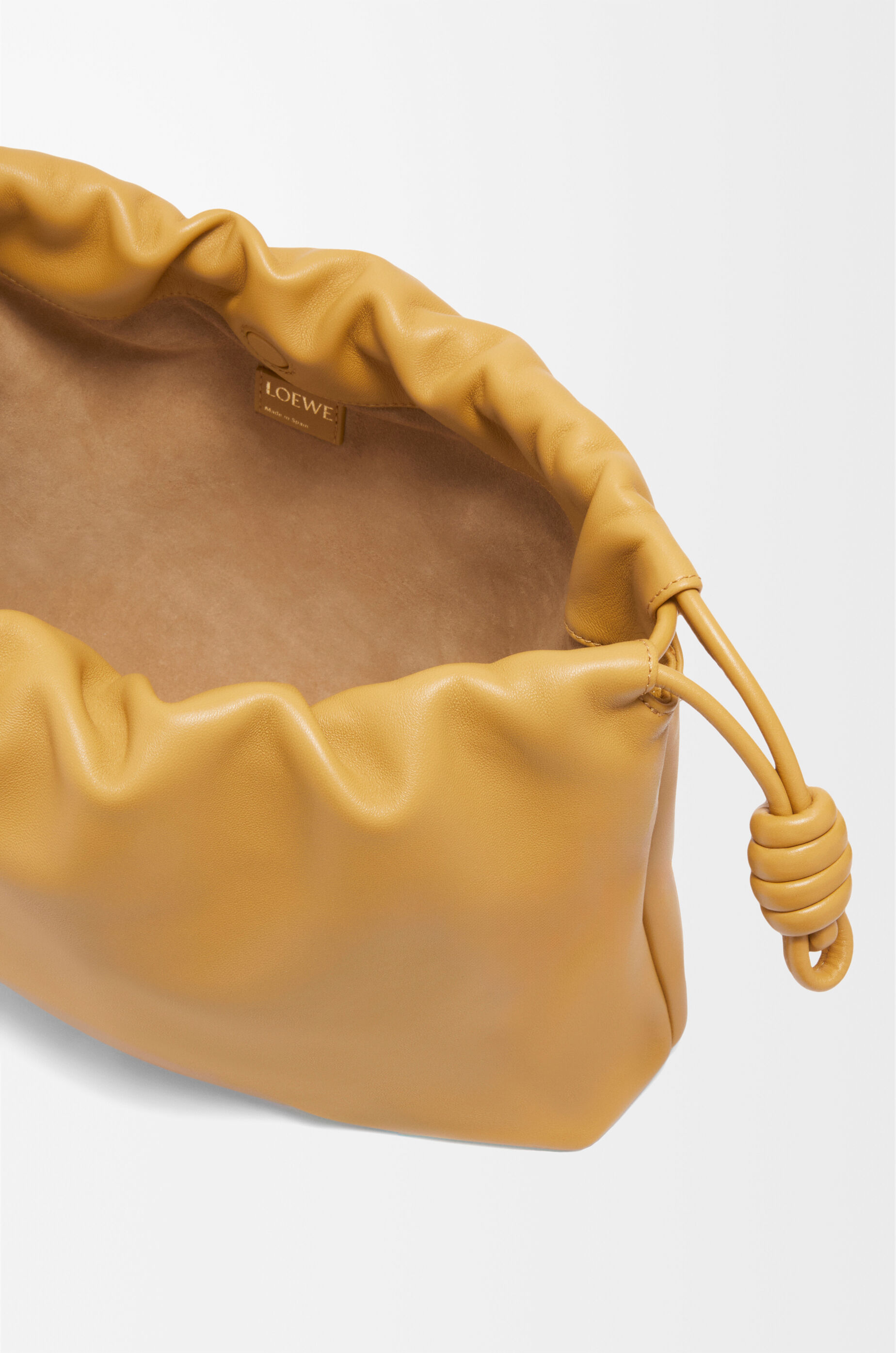 LOEWE Bolso Flamenco purse grande en piel napa de cordero suave S&aacute;hara