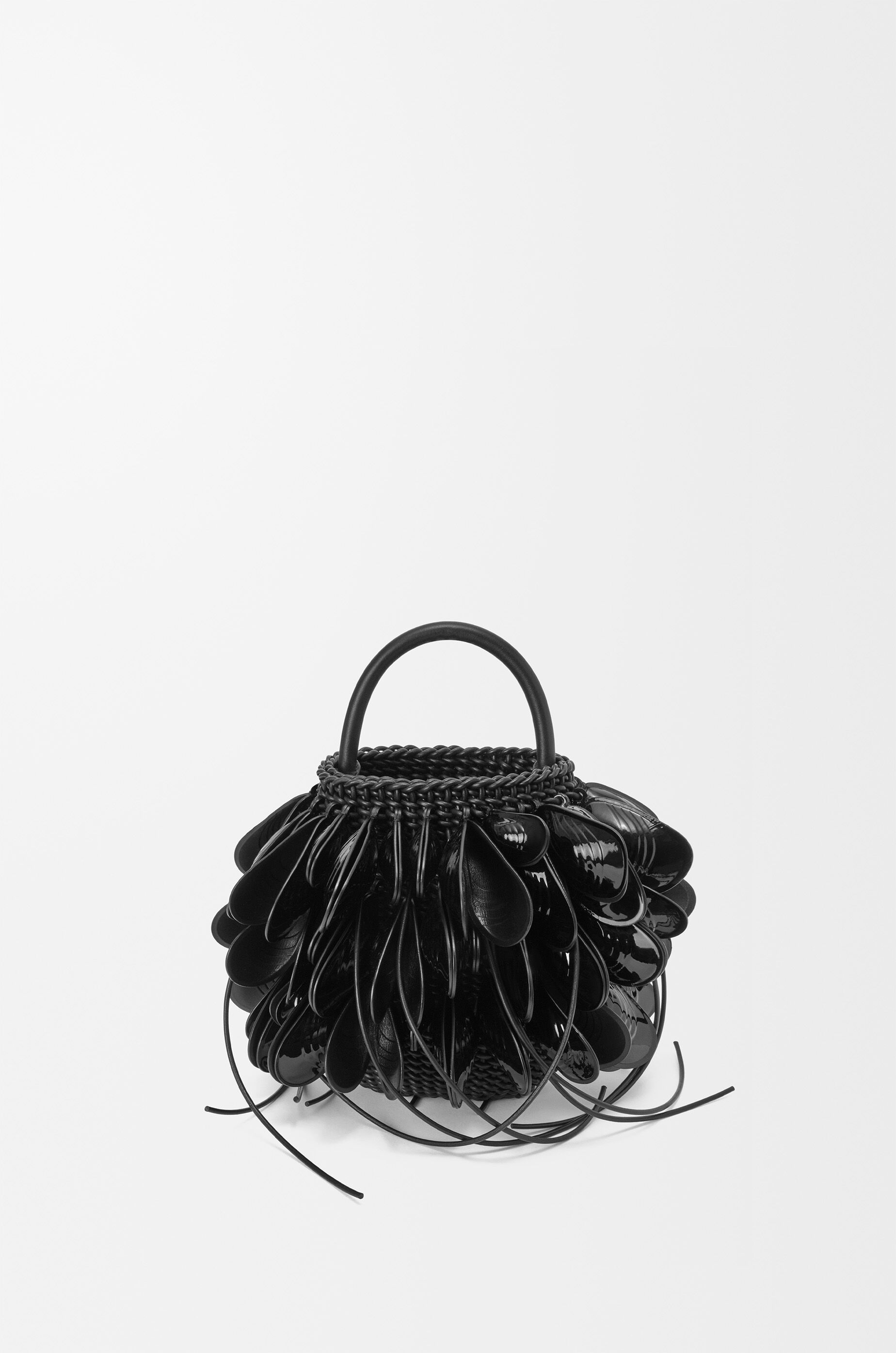 シェル バケット（ウーブンカーフ） ブラック - LOEWE Japan official