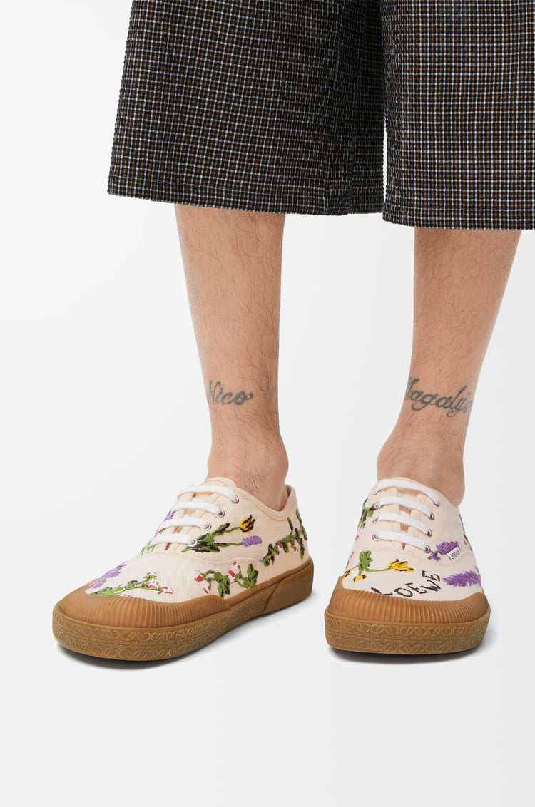 LOEWE Zapatilla Terra Vulca en lona bordada Crema/Multicolor