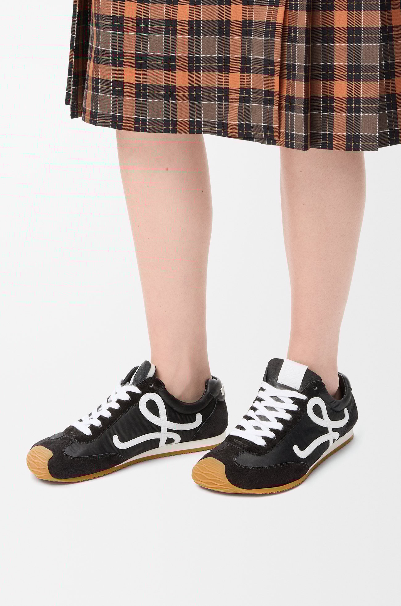 LOEWE バレエランナー 2.0（ナイロン&カーフ） ブラック/ホワイト