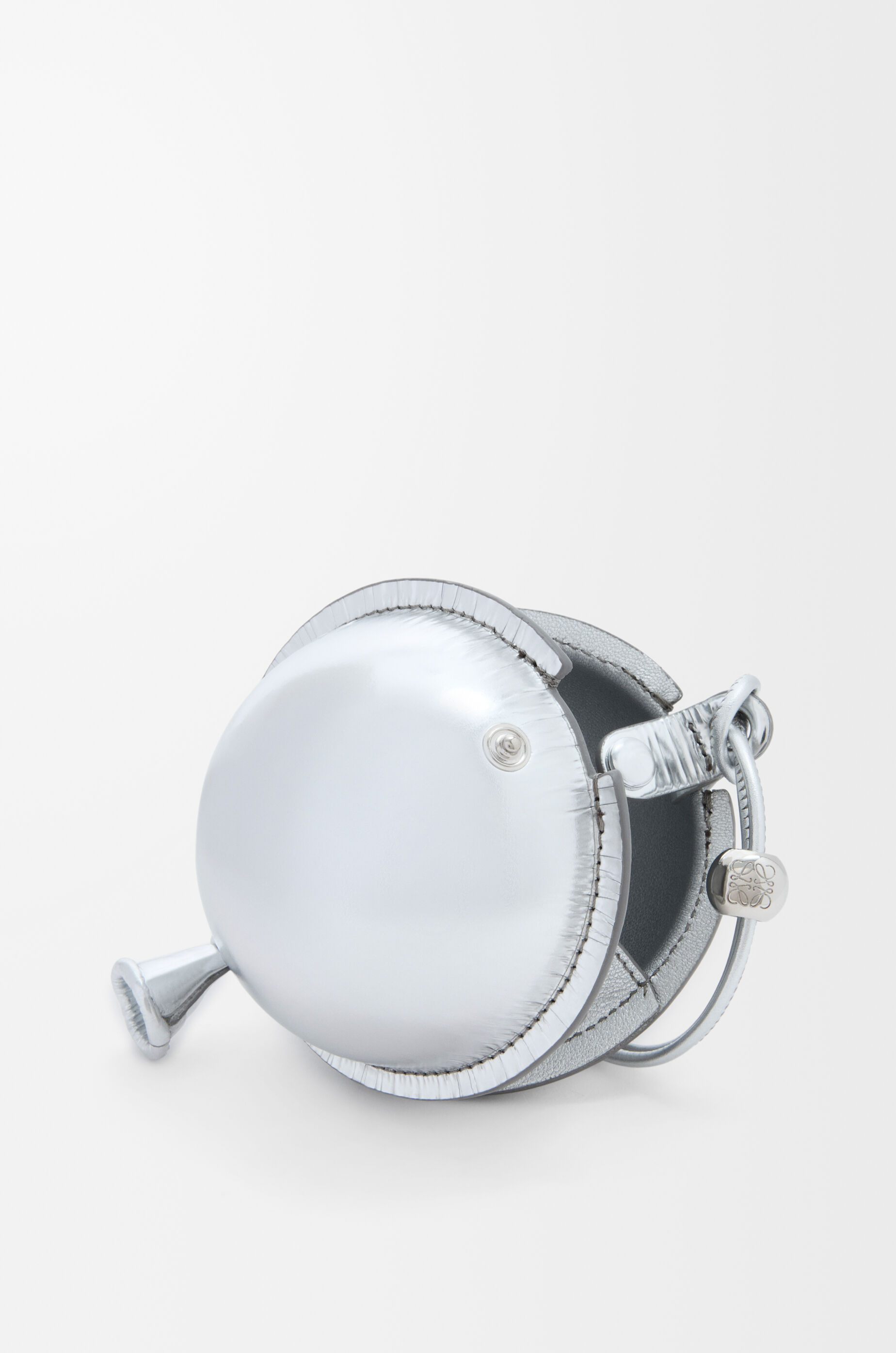 LOEWE ロエベ バルーンポーチ ナパカーフ バッグチャーム ボタン バルーン ポーチ（ナパカーフ） シルバー - LOEWE