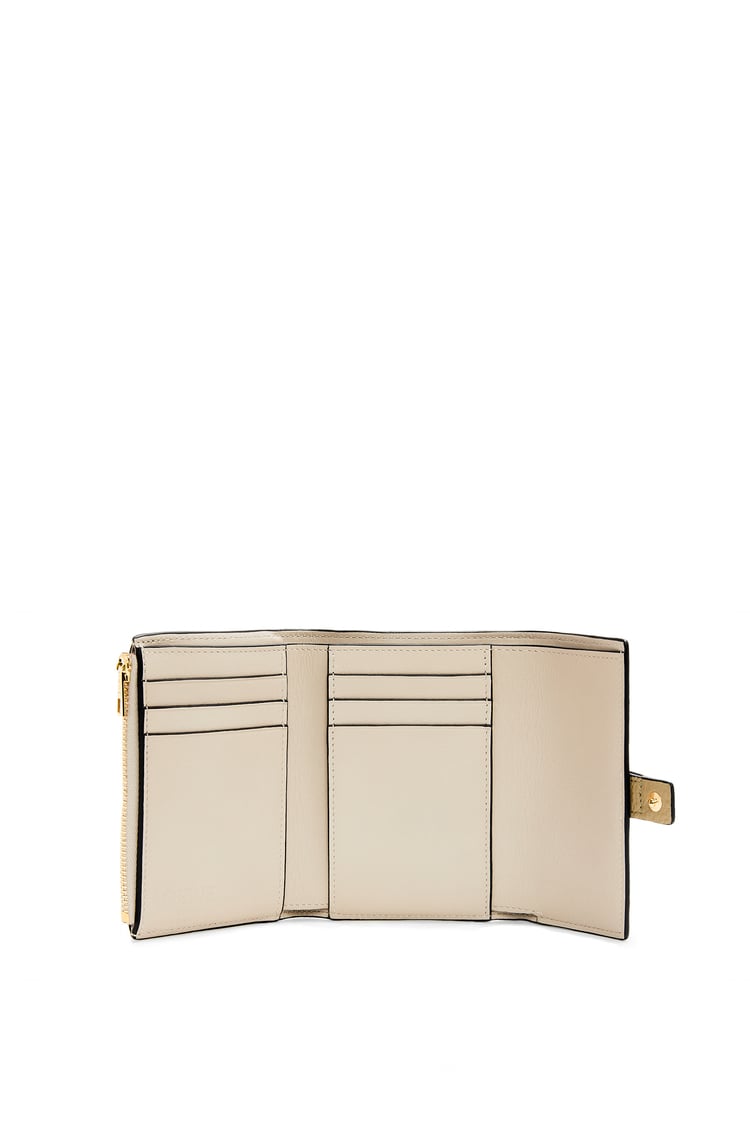 LOEWE Small vertical wallet in soft grained calfskin 黏土綠/豔橘色