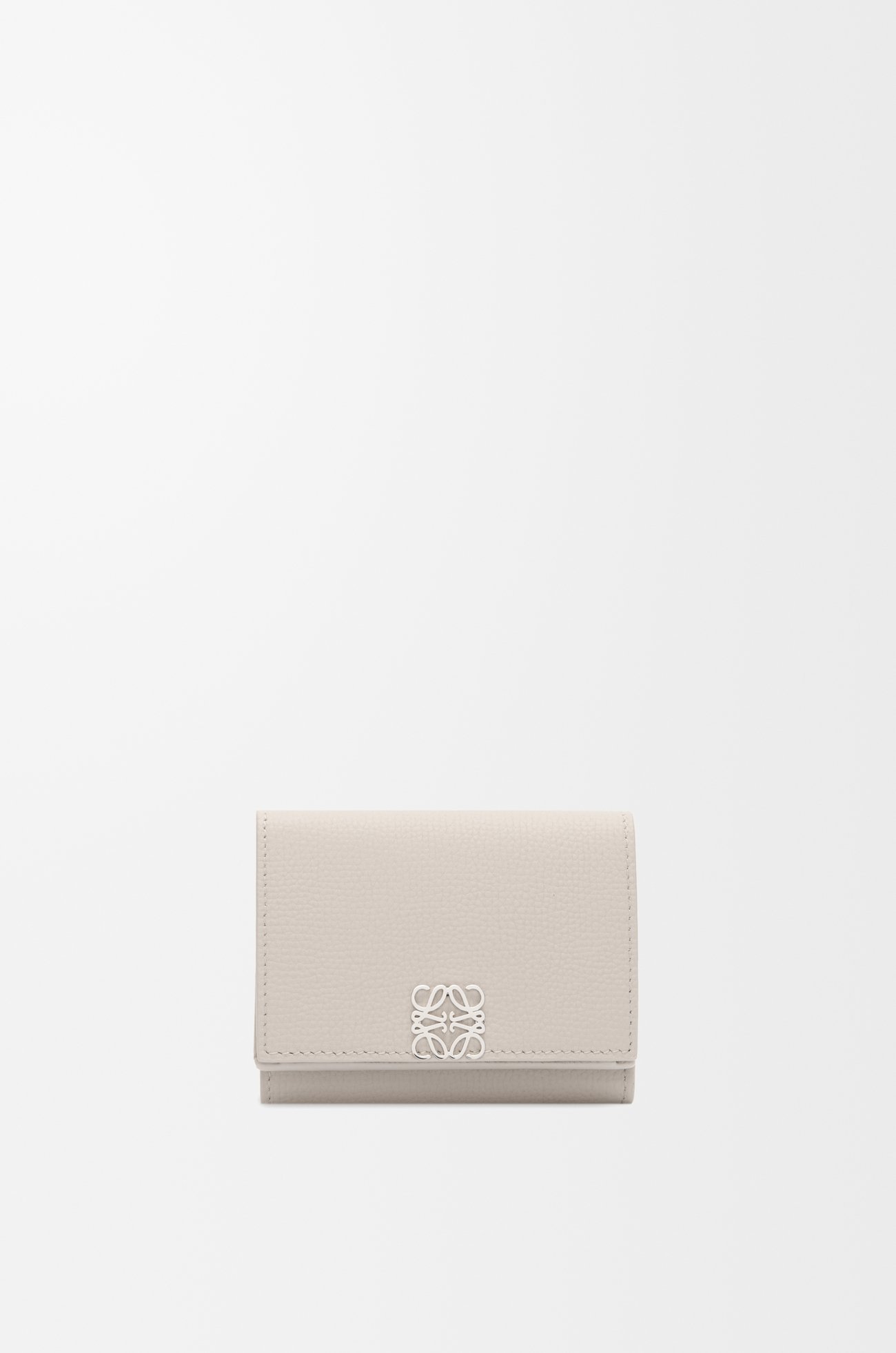 LOEWE アナグラム トライフォールド ウォレット（ペブルグレインカーフ） ライトゴースト