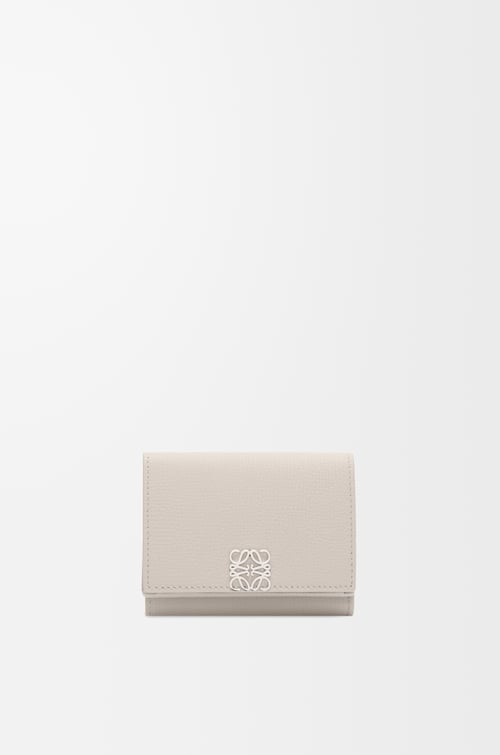 LOEWE Anagram trifold wallet in pebble grained calfskin Light Ghost