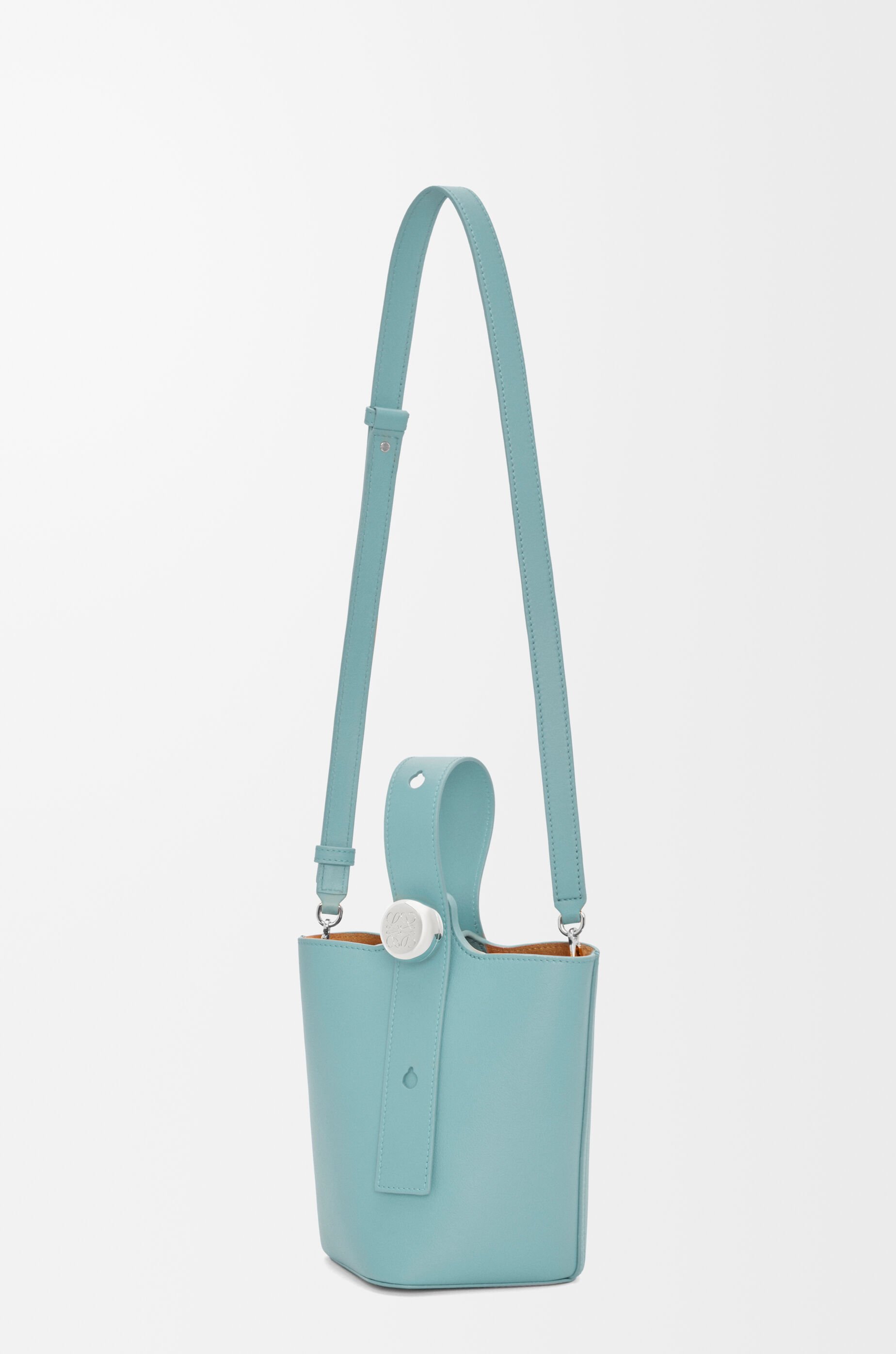 ペブル バケットバッグ ミニ(スムースカーフ) グリーン - LOEWE ペブル バケットバッグ ミニ(スムースカーフ) グリーン - LOEWE