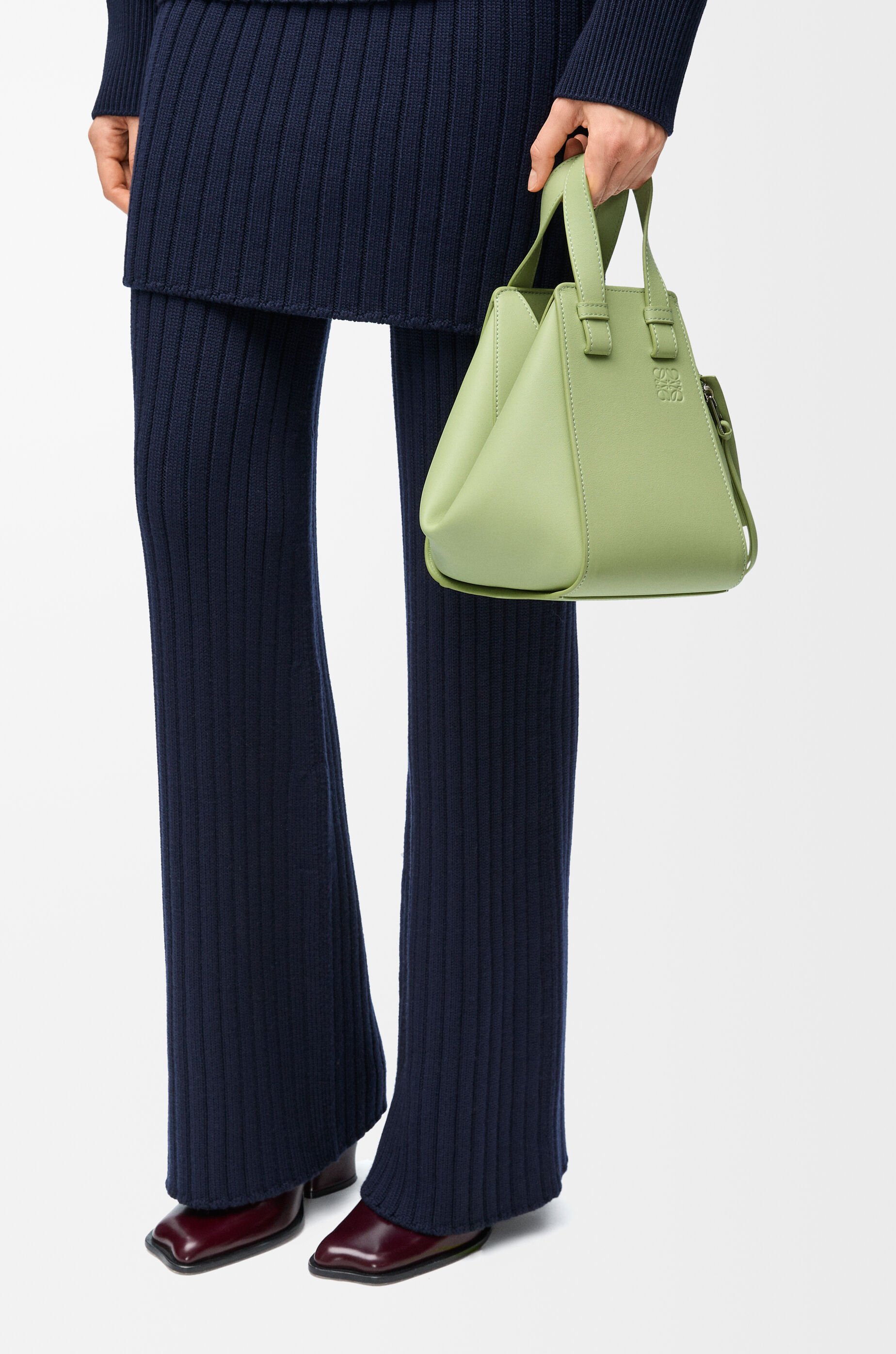 【LOEWE】Hammock Compact Bag in Light Pear Compact Hammock bag in classic calfskin Green - LOEWE
