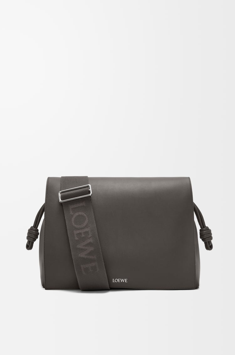 LOEWE 亮面小牛皮 Flamenco 包款 深灰色