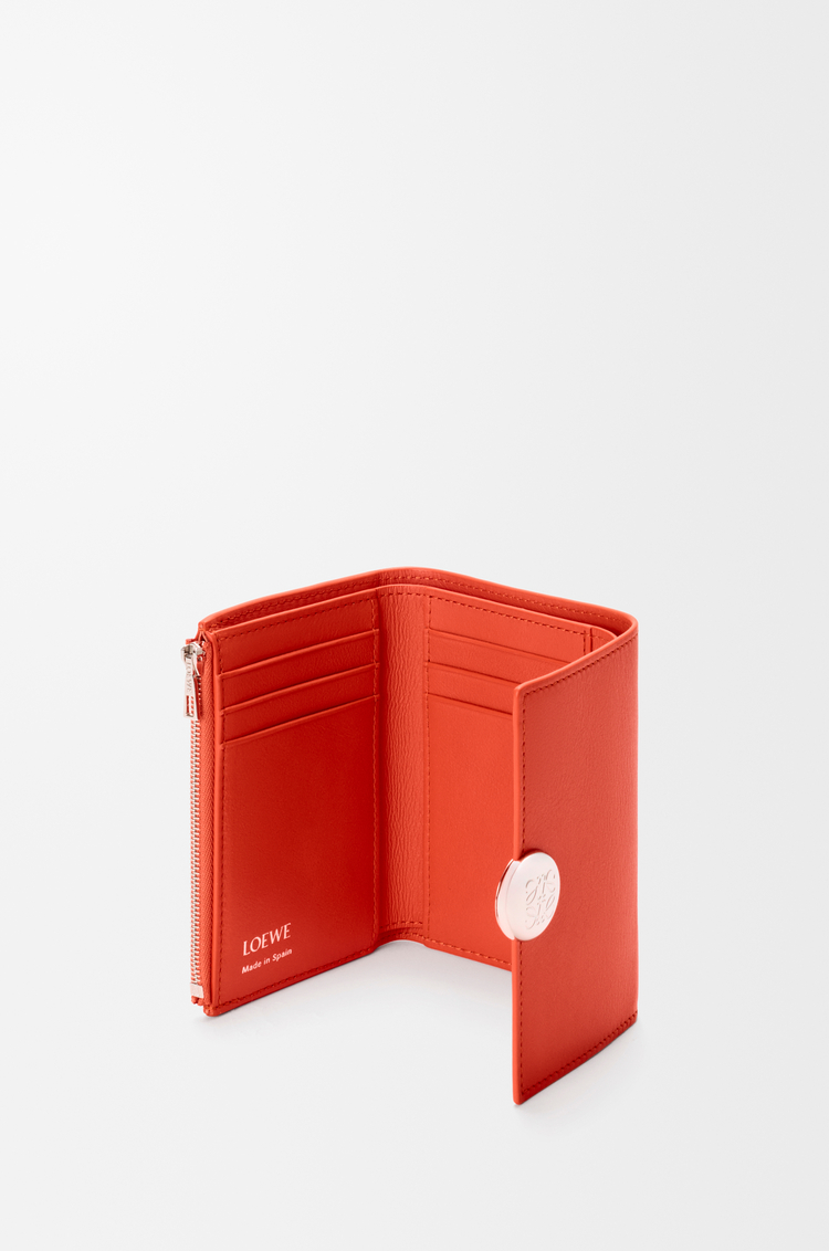 LOEWE Cartera vertical pequeña Pebble en piel napa de ternera brillante Naranja Amanecer