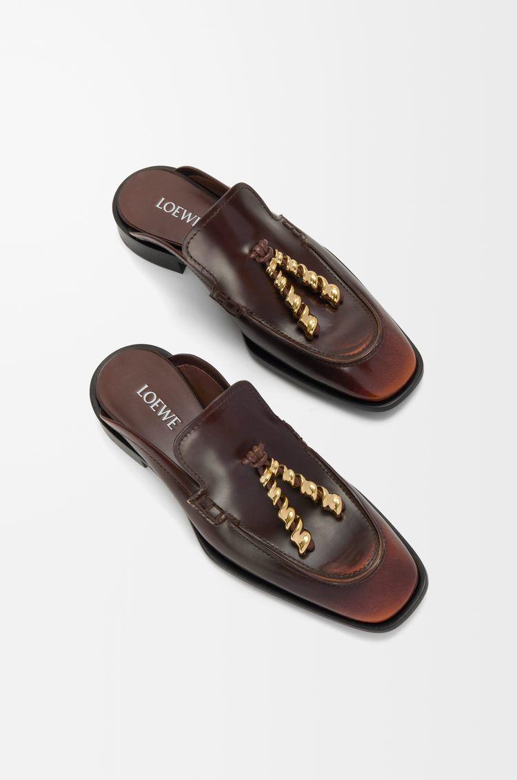 LOEWE 엣지 로퍼 뮬 -  브러시드 오프 카프스킨 브라운