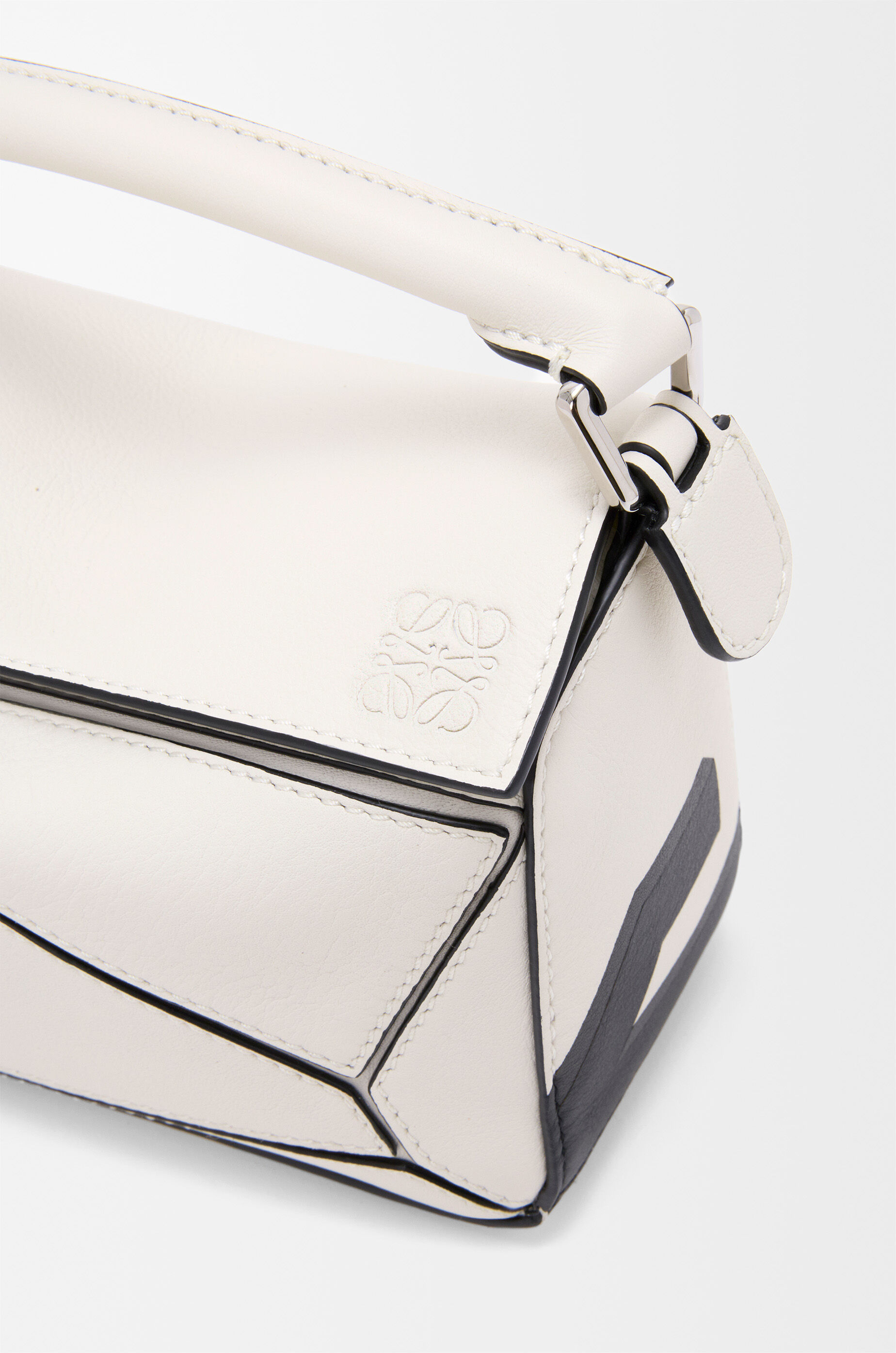Futurist Cat mini Puzzle bag in classic calfskin White - LOEWE