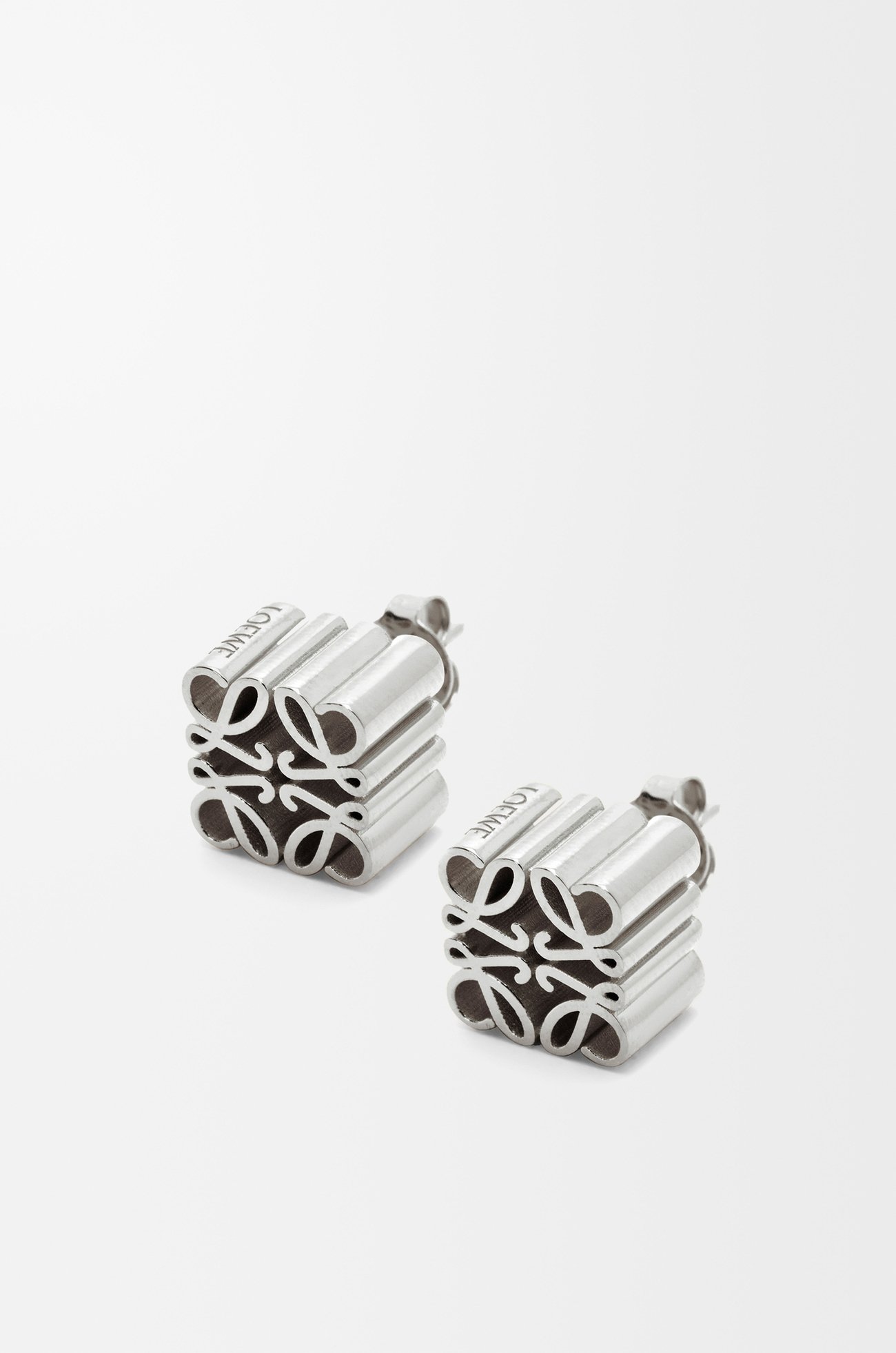 LOEWE アナグラム スタッズ ピアス (スターリングシルバー) シルバー