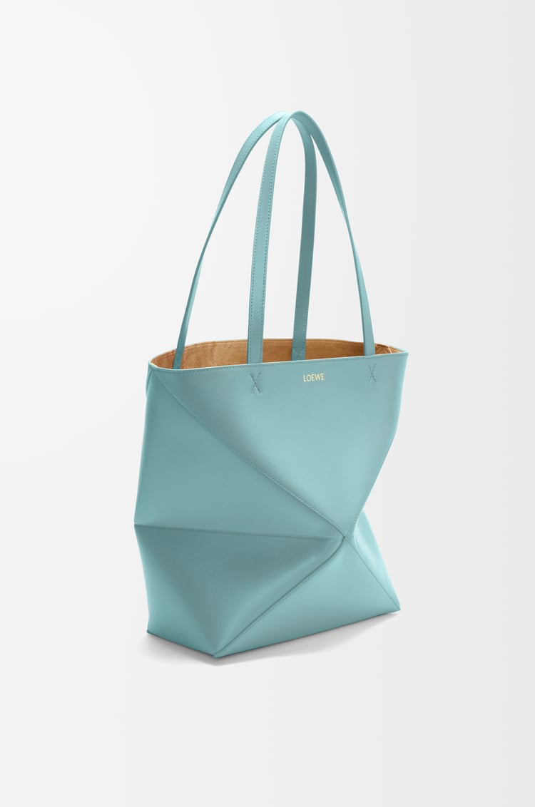 LOEWE Bolso Puzzle Fold tote mediano en piel de ternera Agua