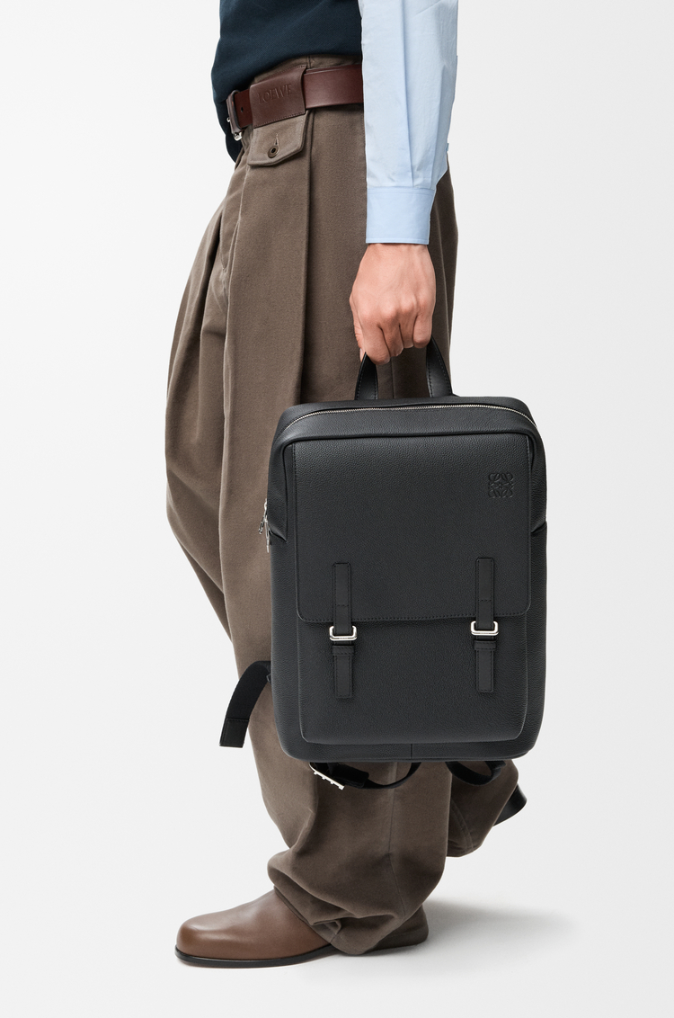 LOEWE Mochila Military en suave piel de ternera graneada Negro