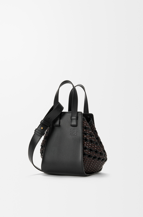 LOEWE Bolso Hammock Compact en piel de ternera lisa y piel napa de ternera Negro/Marrón
