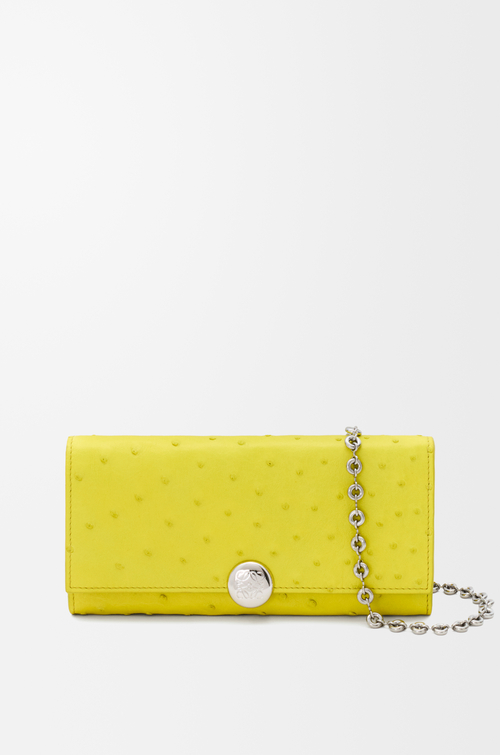 LOEWE Pebble wallet on chain in ostrich Lemon
