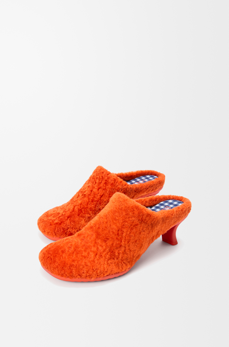 LOEWE Dive mule in shearling Deep Saffron