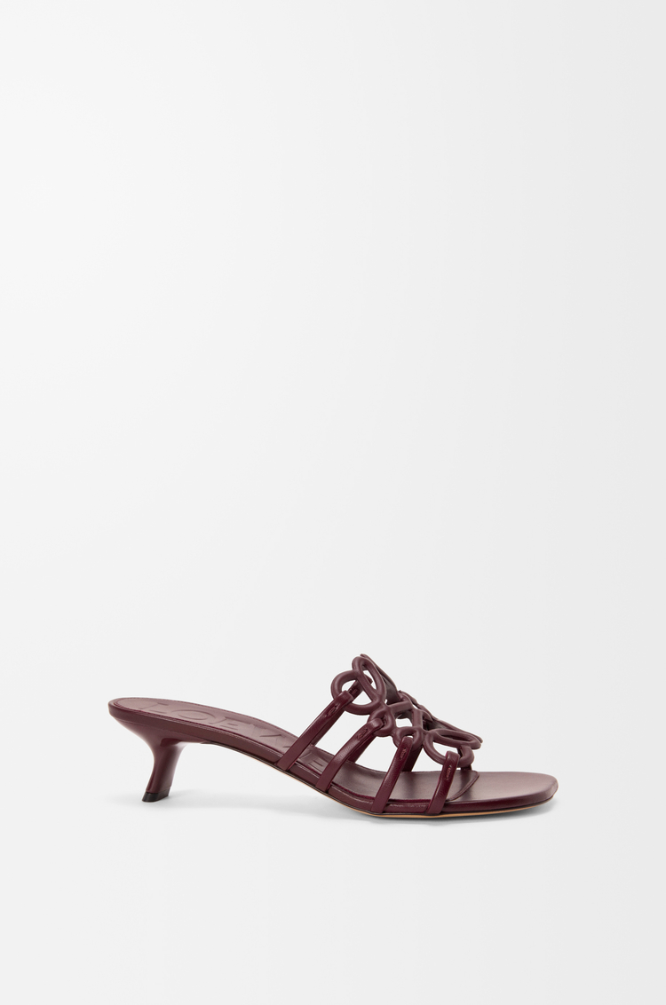 LOEWE Mules Petal Anagram en cuir de veau souple Bordeaux Foncé
