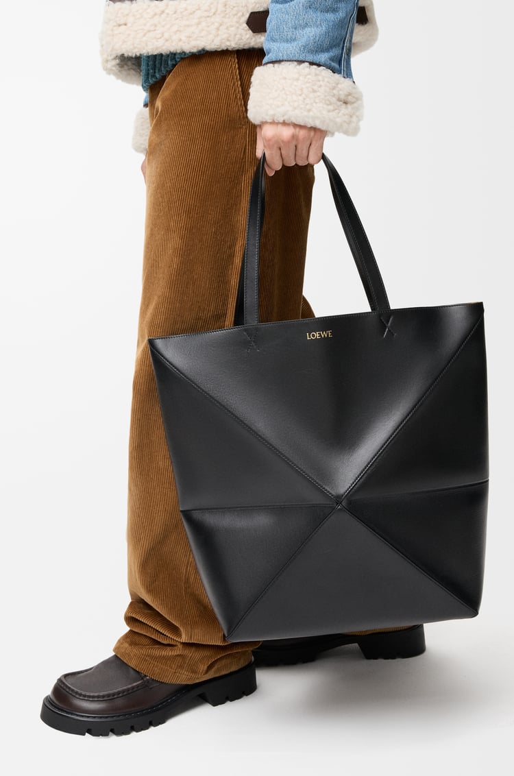 LOEWE 超大号亮面牛皮革 Puzzle Fold 手袋 黑色