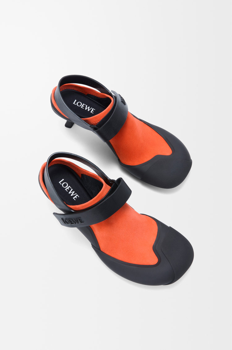 LOEWE Zapato de salón destalonado Dive en ante elástico Azafrán Oscuro/Negro
