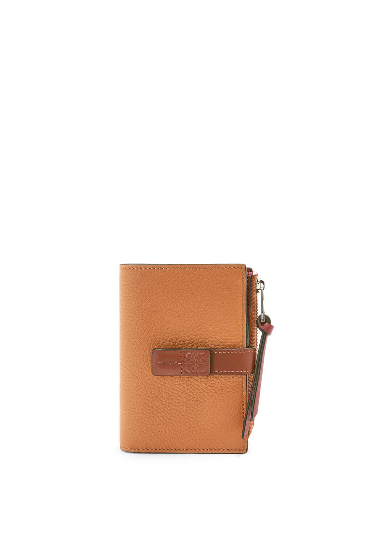 LOEWE Slim zip bifold wallet in soft grained calfskin Light Caramel/Pecan
