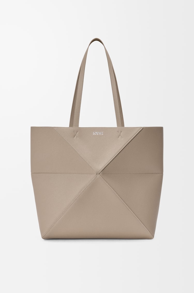 LOEWE Bolso Puzzle Fold tote horizontal mediano en piel de ternera graneada Arcilla