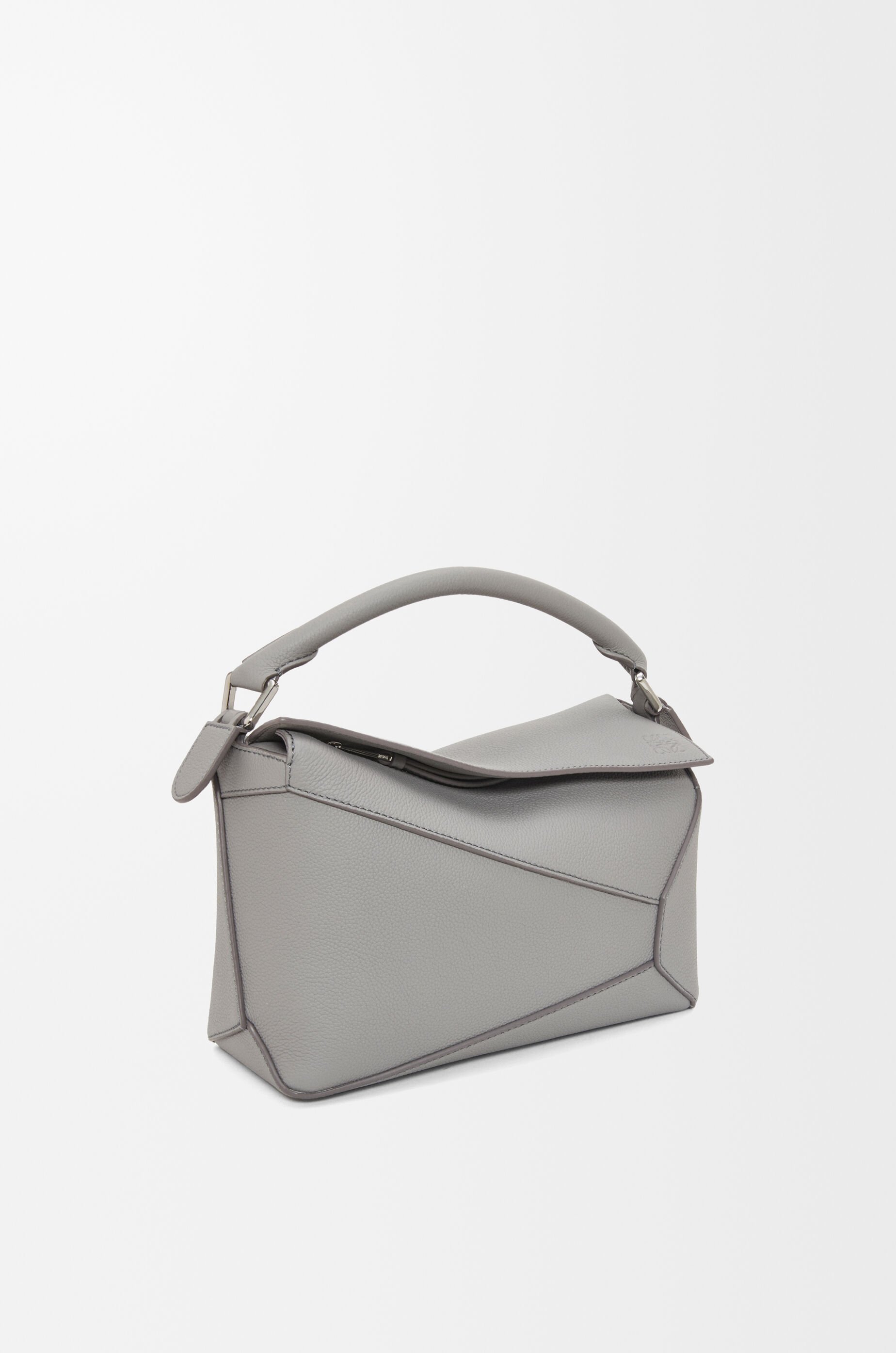 パズルバッグ スモール（ソフトグレインカーフ） グレー - LOEWE