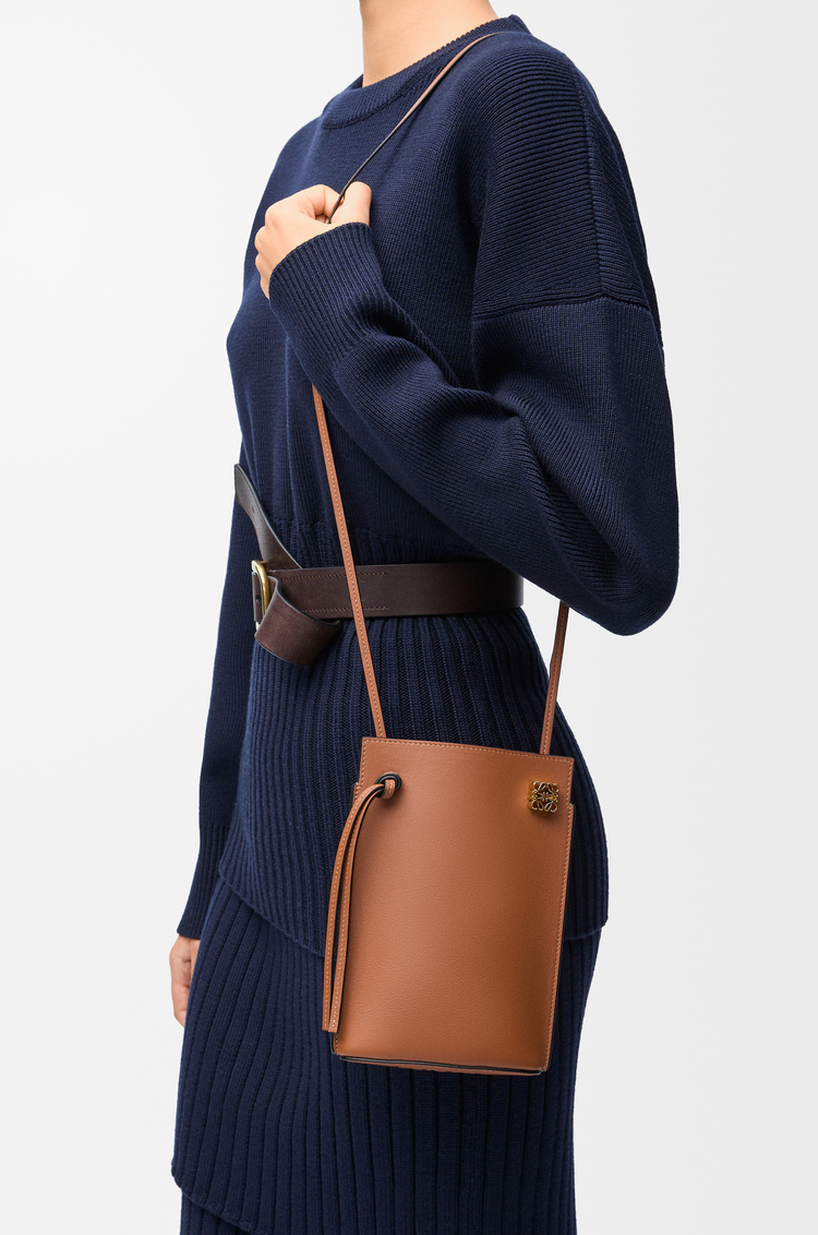 LOEWE 经典牛皮革骰子小袋 棕褐色