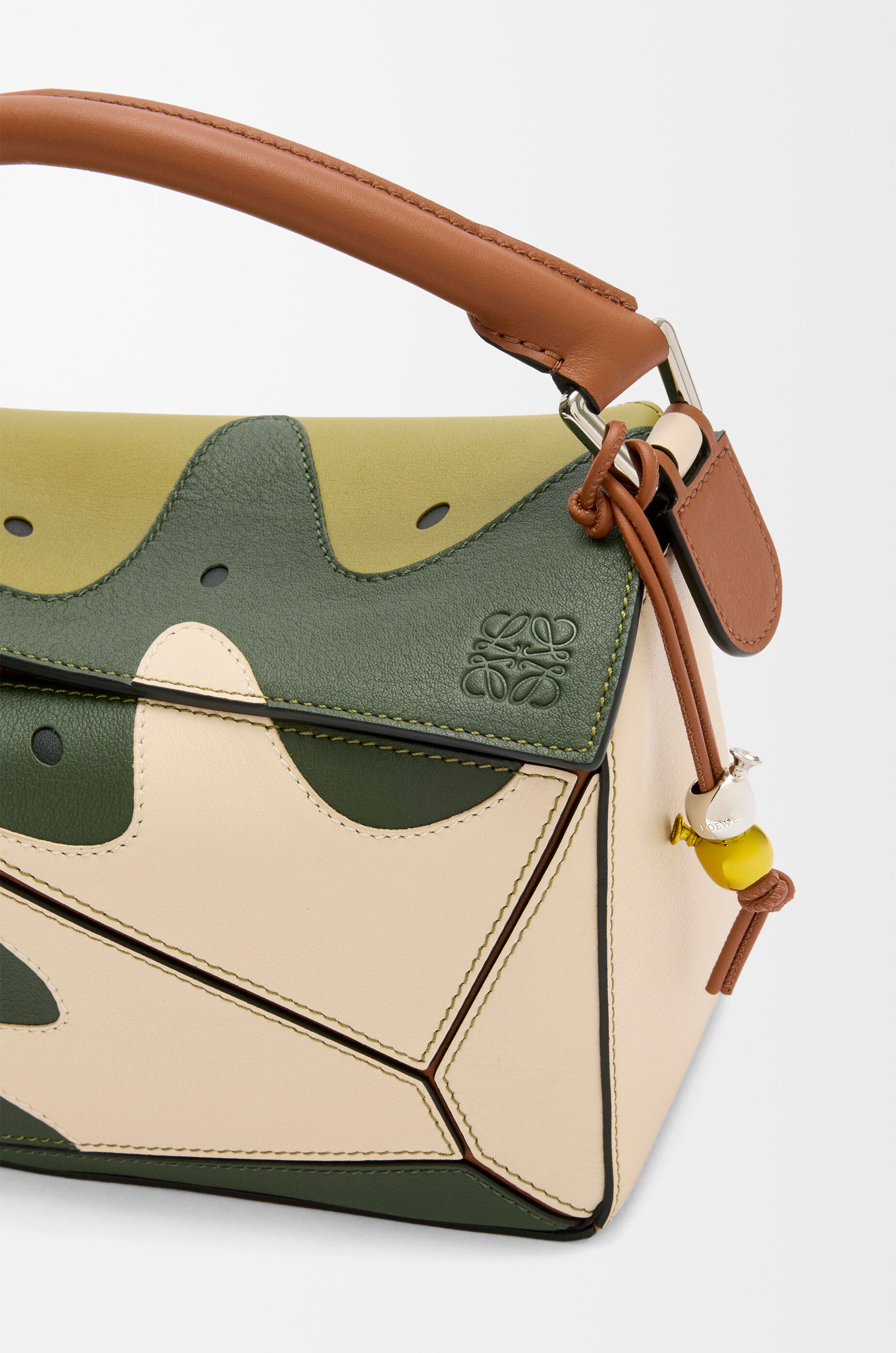 Puzzle 10 Paula's Ibiza Kiwi re-edition bag in classic