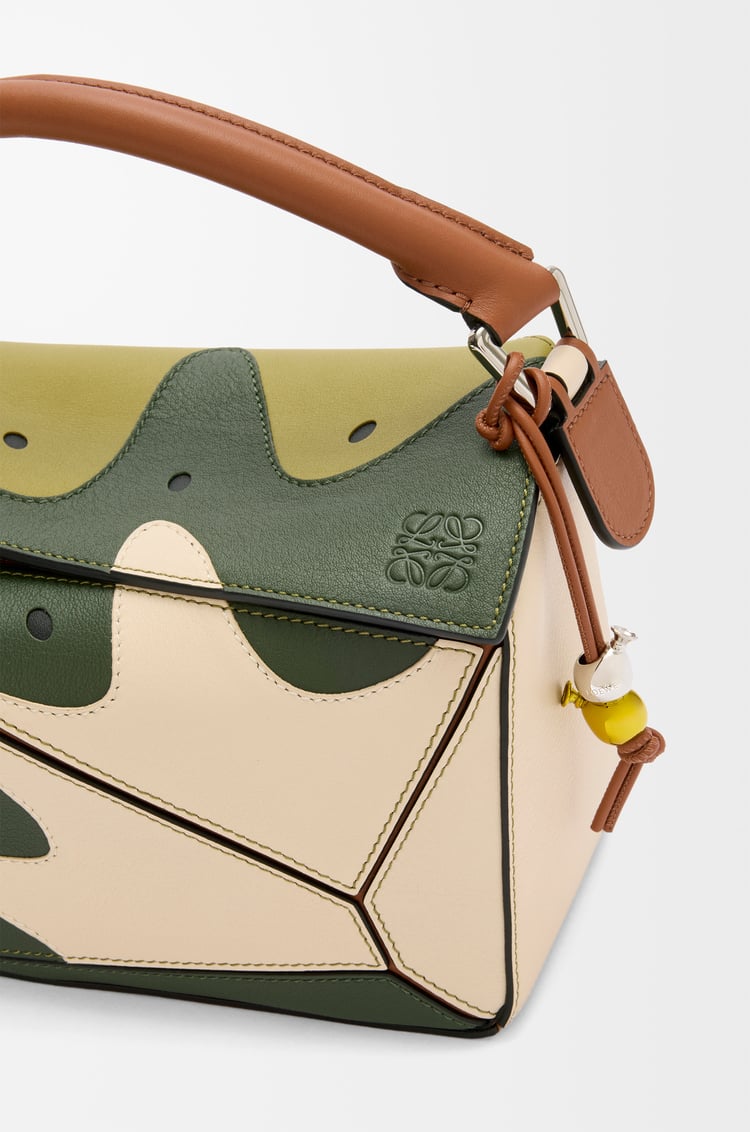 LOEWE Puzzle 10 Paula’s Ibiza Kiwi re-edition bag in classic calfskin Green