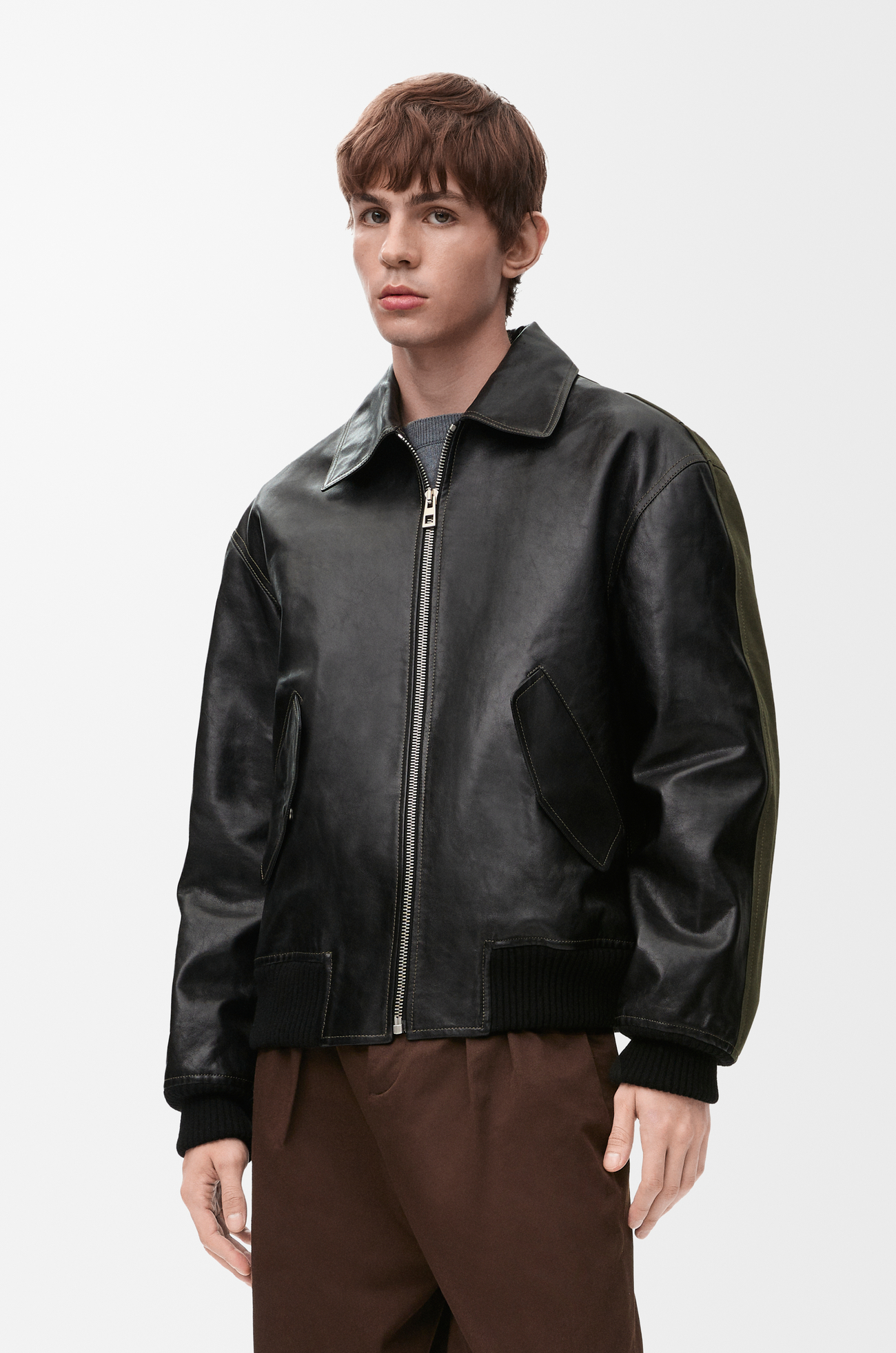 LOEWE ハイブリッド ボンバー ジャケット（ナパカーフ&コットン） ブラック/カーキグリーン