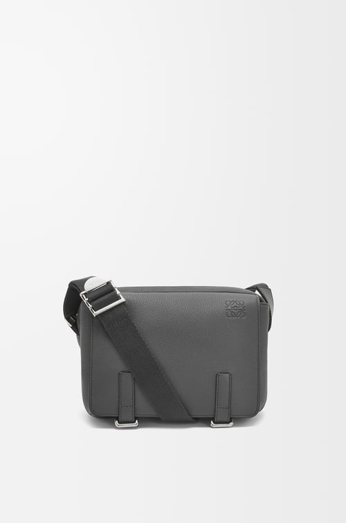 LOEWE Bolso Military Messenger XS en piel de ternera Antracita