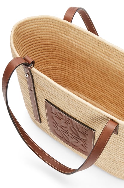 LOEWE Small Square Basket bag in raffia and calfskin Natural/Pecan plp_rd