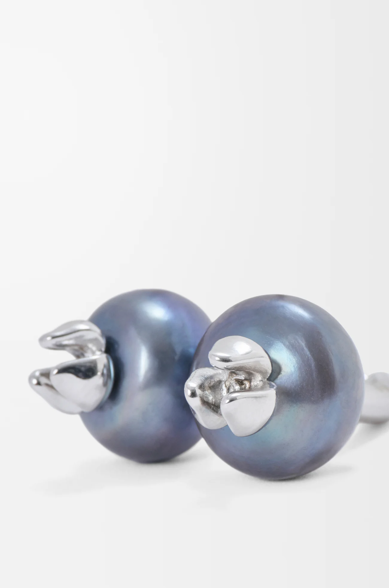 LOEWE Blueberry earrings in sterling silver and pearl Silver/Blue