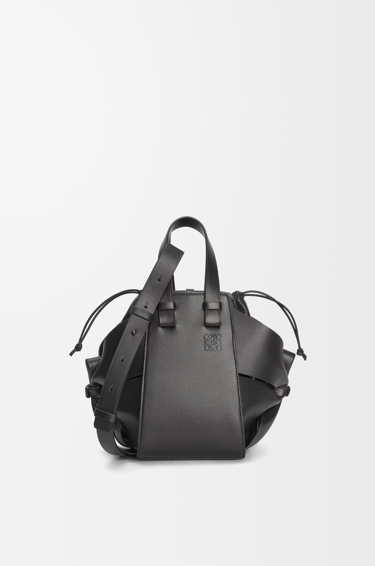 LOEWE Bolso Hammock Compact en piel de ternera Negro