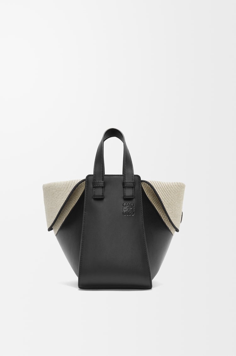 LOEWE Bolso Hammock Compact en piel de ternera y lona Negro