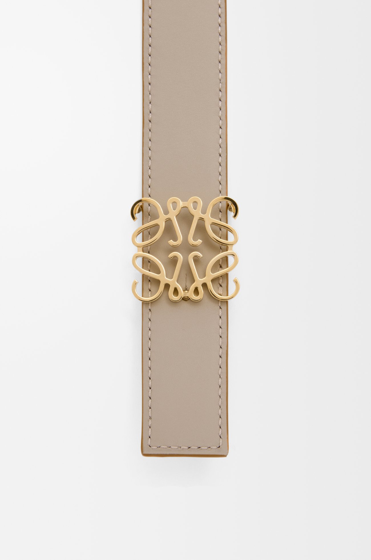 LOEWE Cinturón reversible Anagram en piel de ternera Arcilla/Dorado