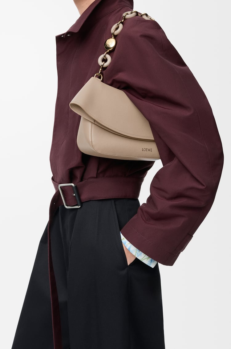LOEWE オラ バッグ ミディアム（スムースカーフ） サンド