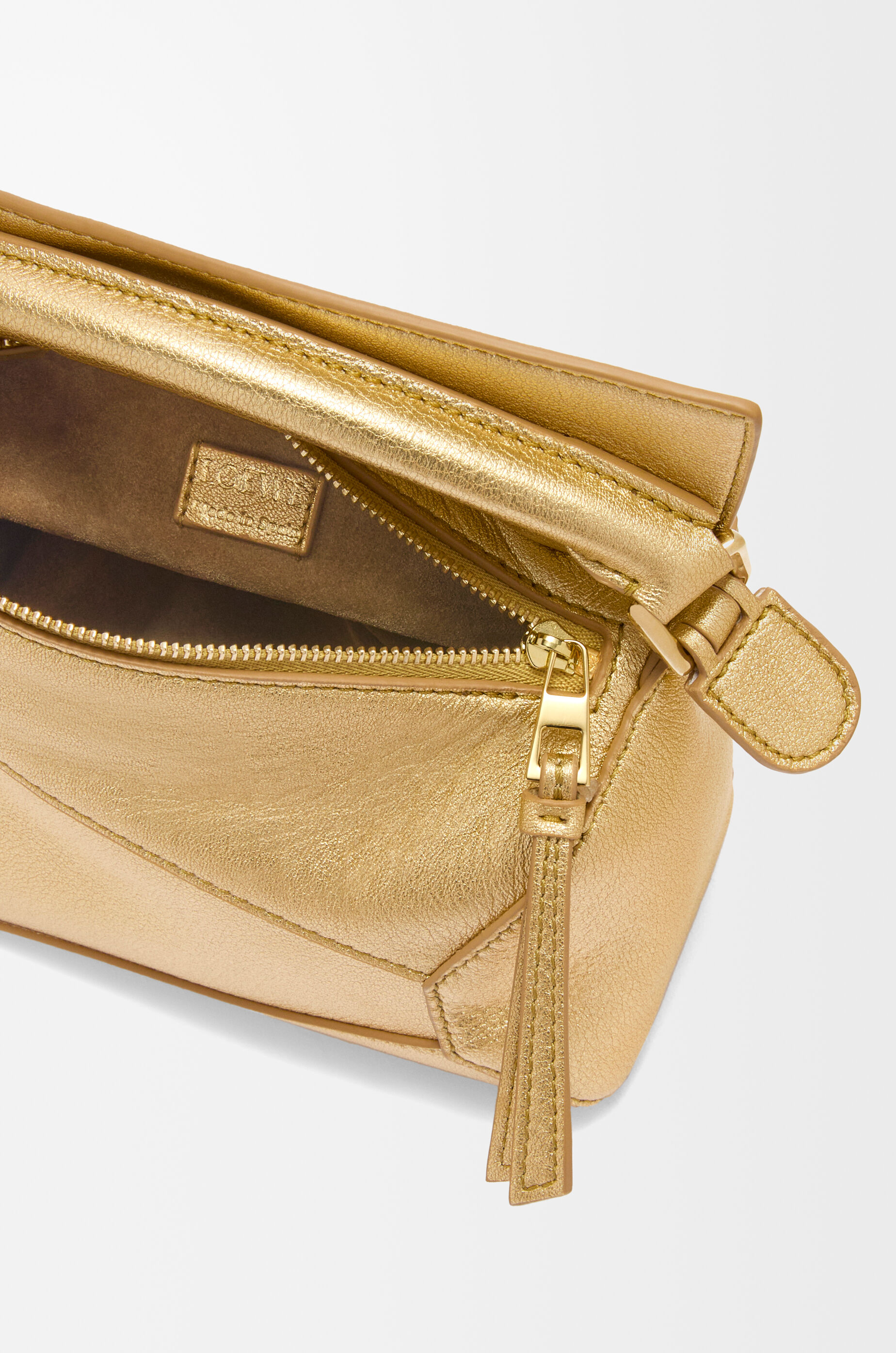 パズルエッジ バッグ ミニ（ラミネートラム） ゴールド - LOEWE