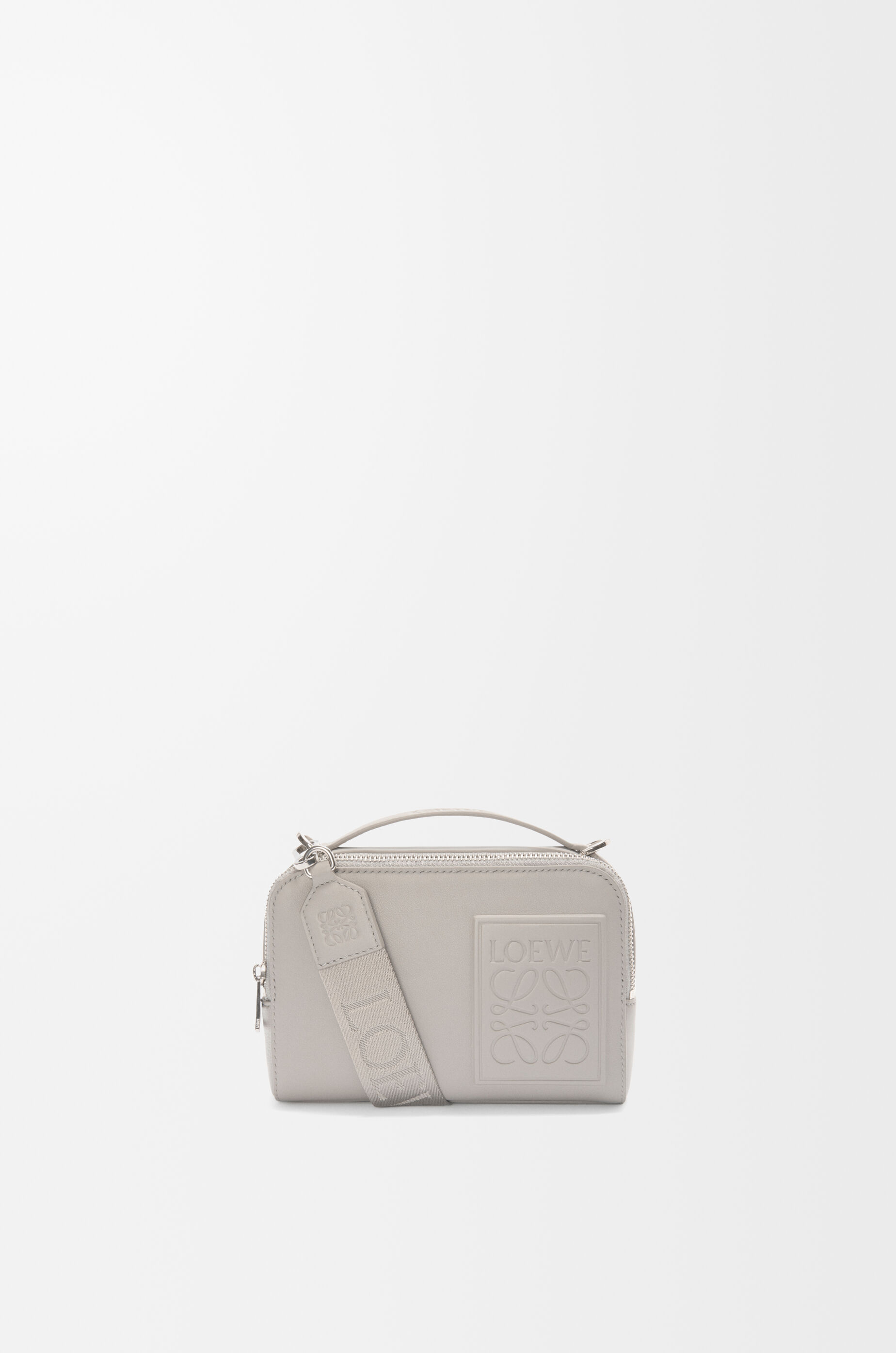 値下げしました LOEWE クロスボディ　カメラバッグ　ミニ(サテンカーフ) クロスボディ カメラバッグ ミニ（サテンカーフ） グレー - ロエベ