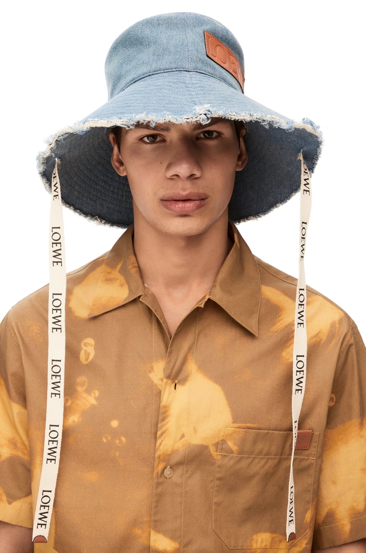 LOEWE Sombrero de pescador deshilachado en tejido denim y piel de ternera Azul Denim