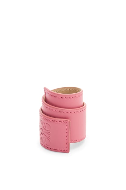LOEWE Kleines Schnapp-Armband aus Kalbsleder Sunset Pink plp_rd