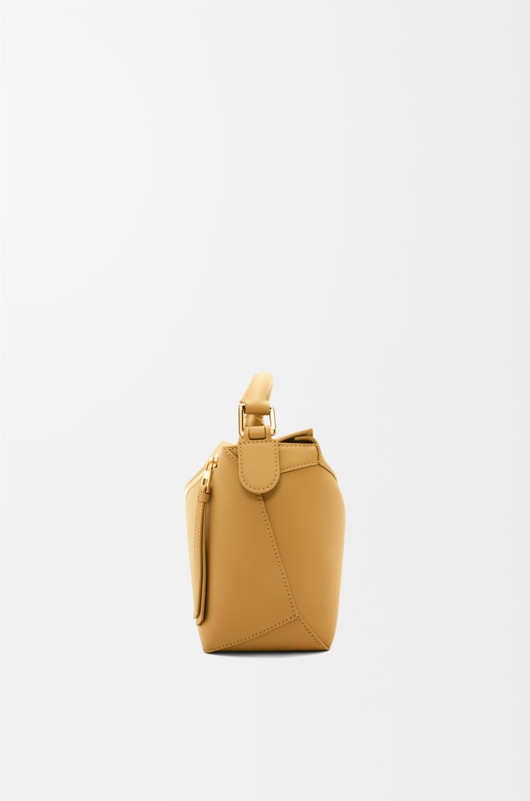LOEWE 經典小牛皮小型 Puzzle Edge 包款 撒哈拉色