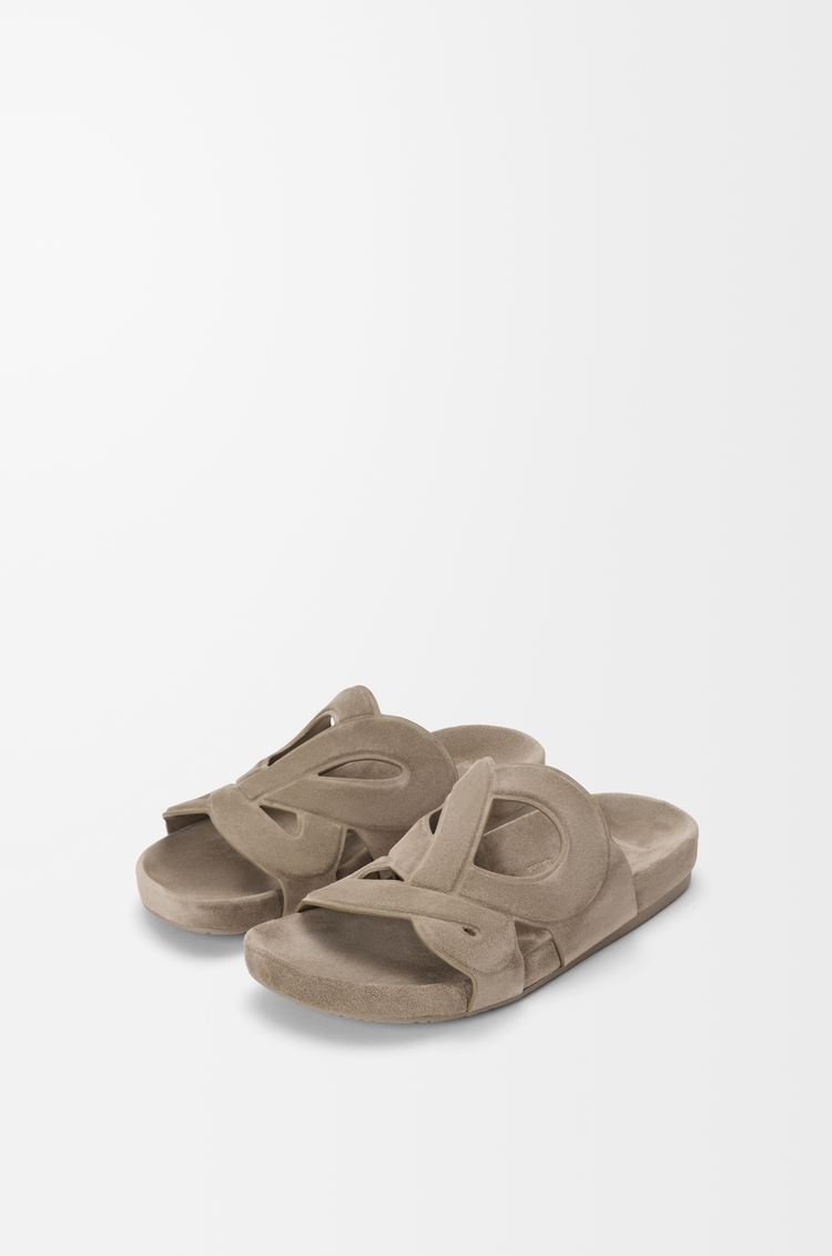LOEWE Sandalia Ease Monogram en ante Gris Piedra