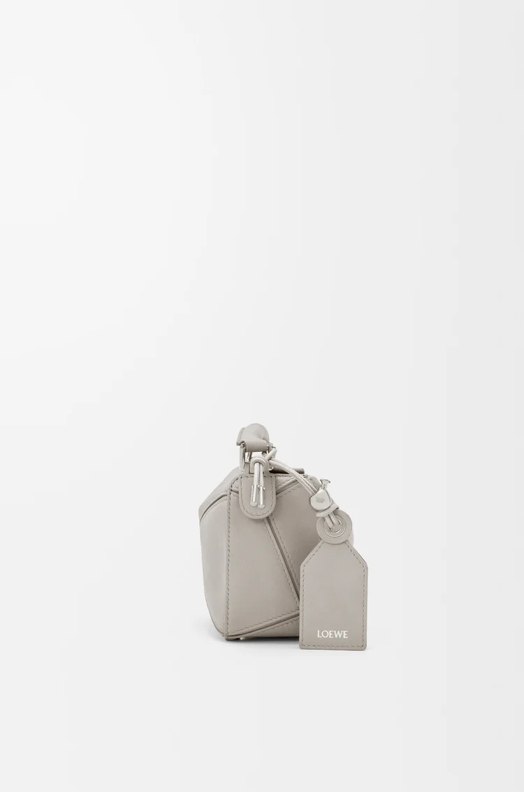 LOEWE Borsa Featherlight Puzzle mini in nappa di agnello Grigio Conchiglia